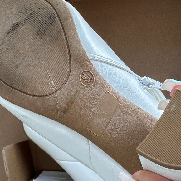 White Boots - Picture 3 of 3